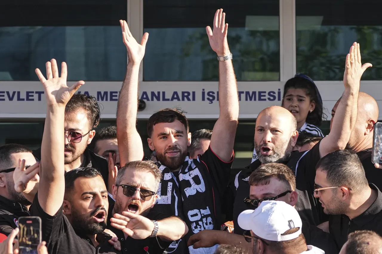 Orkun Kökçü çocukluk hayali Beşiktaş için bu kulüpleri reddetti
