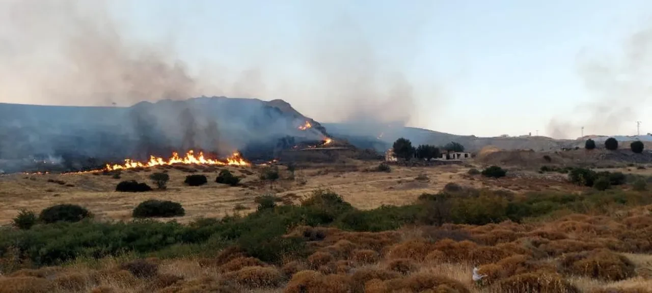 İzmir Aliağa'da yangın! Araç içindeki panik anlarını kaydettiler