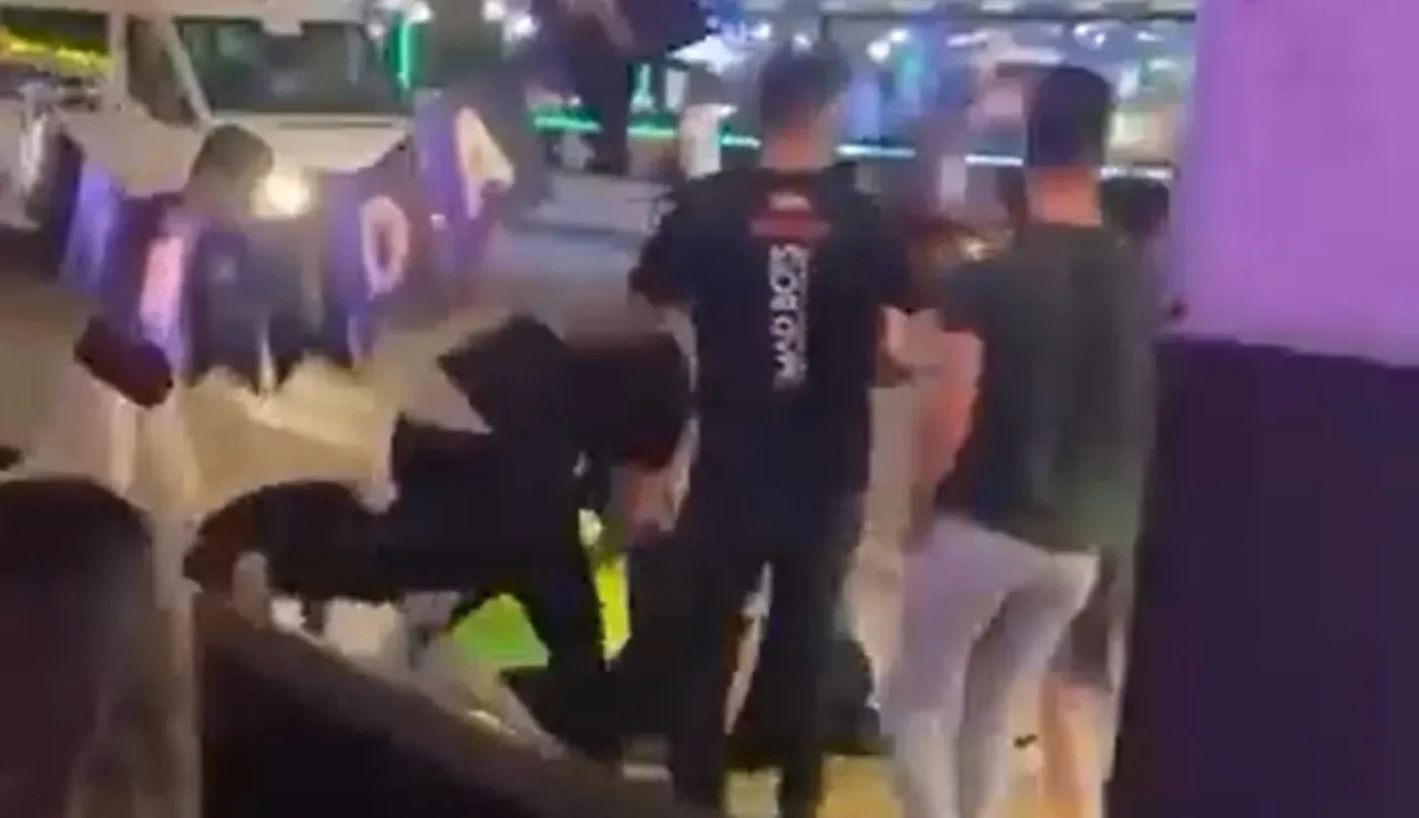 Muğla'da kadın turistlere korkunç darp! Dehşet anları kamerada