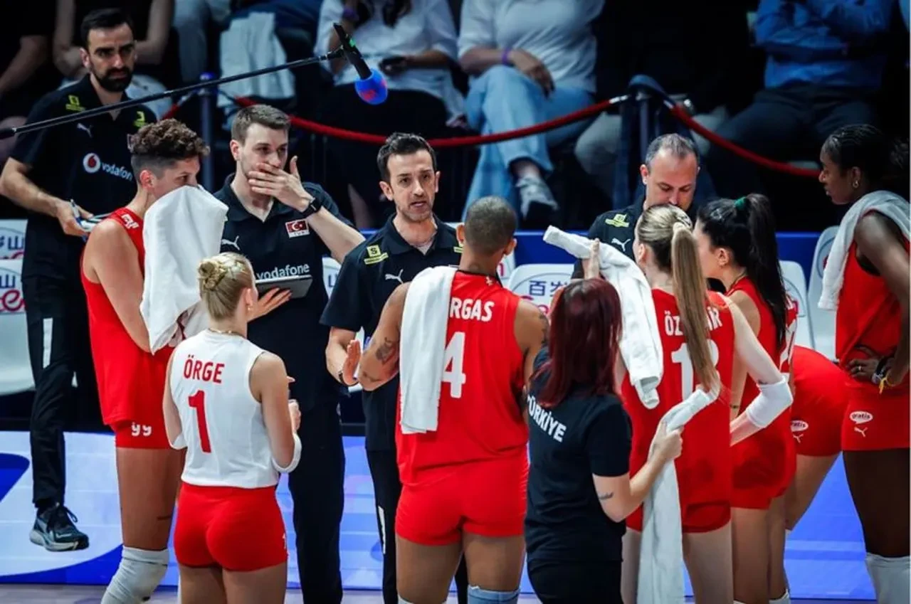 Sırbistan Türkiye maç sonucu kaç kaç? Filenin Sultanları mağlup oldu