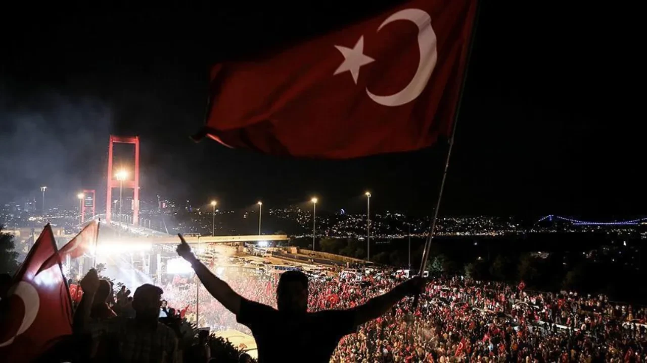 15 Temmuz kamu kurumları ve devlet daireleri kapalı mı? Resmi tatile kısa süre kaldı