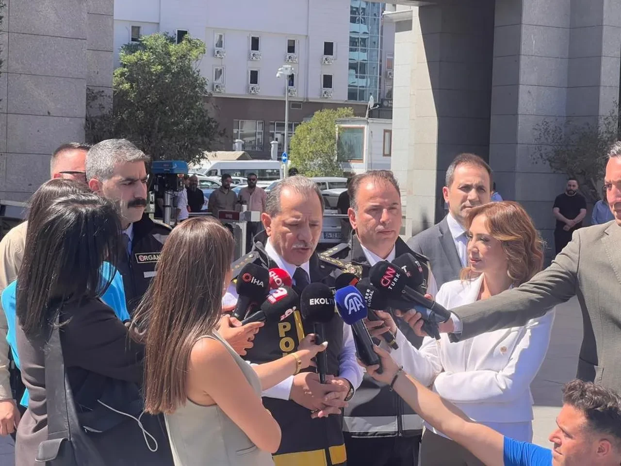 Bakan Yerlikaya duyurdu! İstanbul'da organize suç örgütüne dev operasyon: Çok sayıda gözaltı var