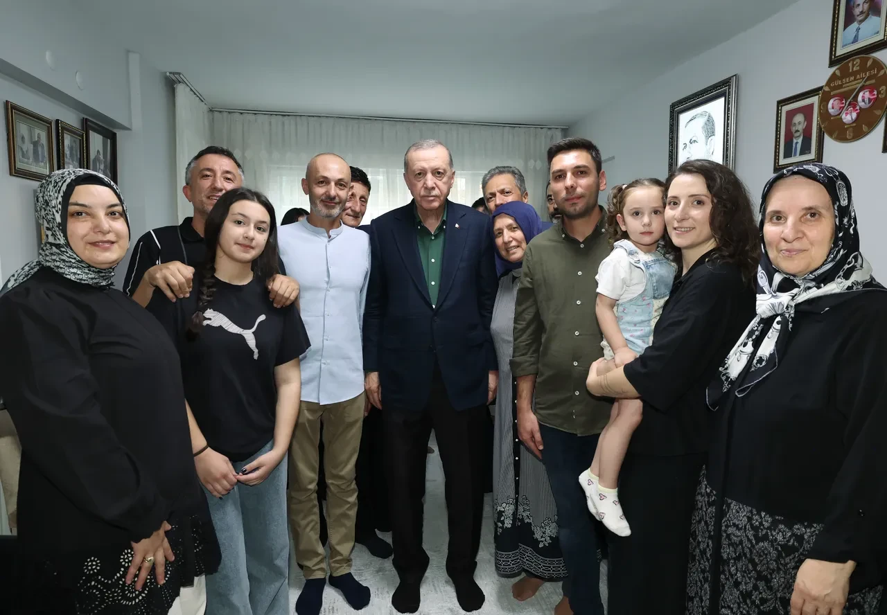 Cumhurbaşkanı Erdoğan, şehit ailelerini ziyaret etti