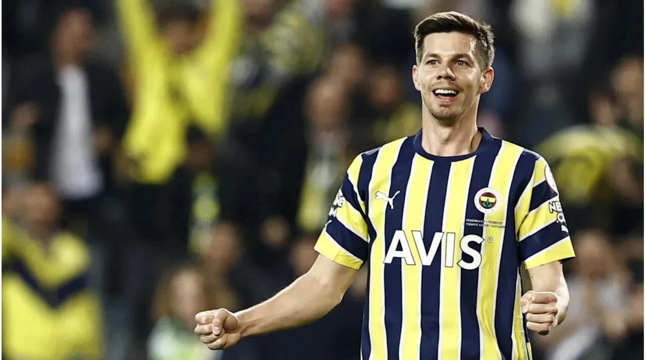 Fenerbahçe'de ayrılık kesinleşti! Mourinho 3 ismi gönderiyor