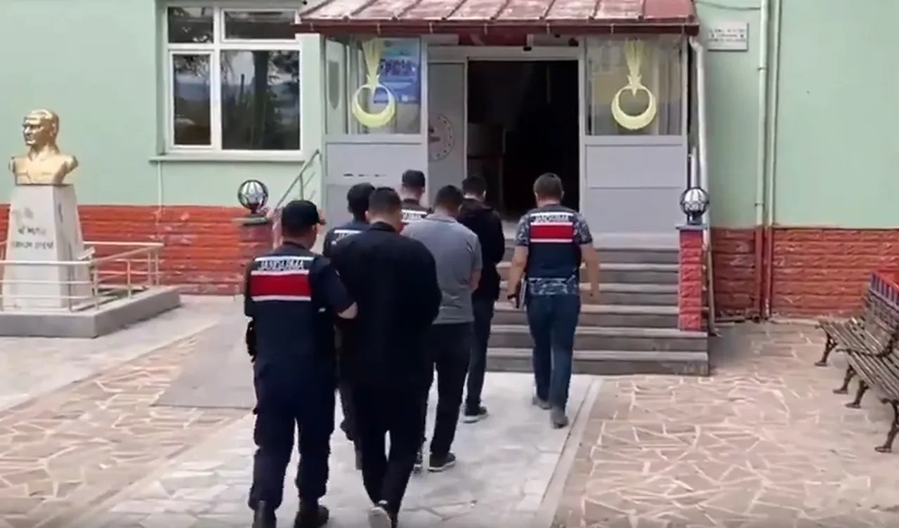 FETÖ'ye darbe üstüne darbe! Çok sayıda kişi yakalandı