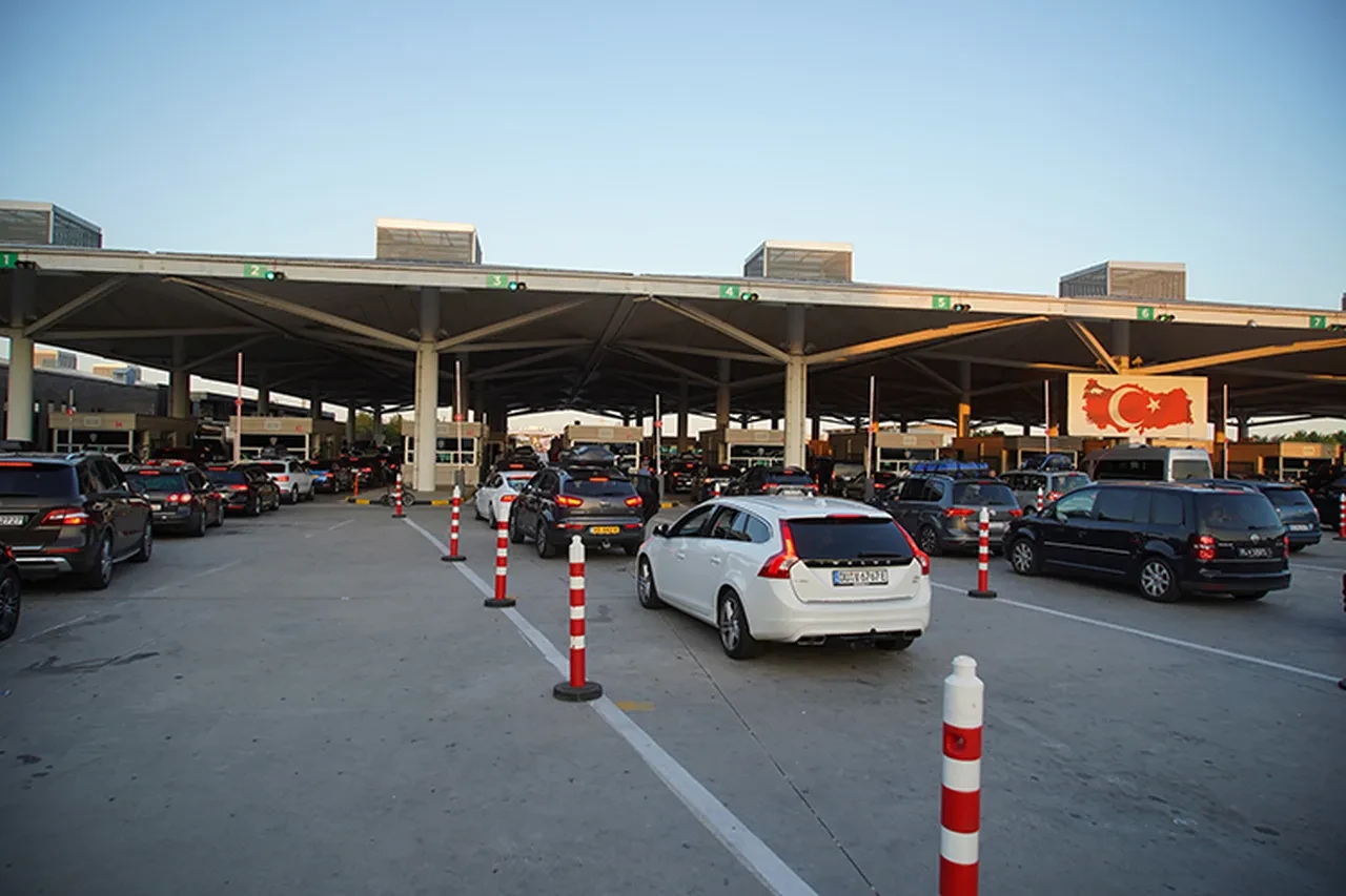 Gurbetçiler akın akın geliyor! Kapıkule'de yolcu rekoru