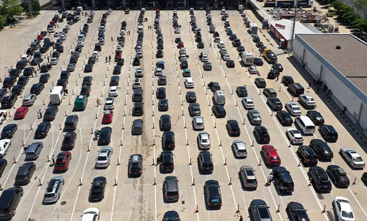 Gurbetçiler akın akın geliyor! Kapıkule'de yolcu rekoru