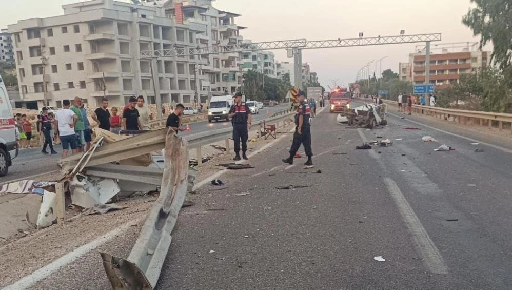 Kontrolünü kaybetti, bariyerlere girdi! Korkunç kazada 1 ölü, 1 yaralı