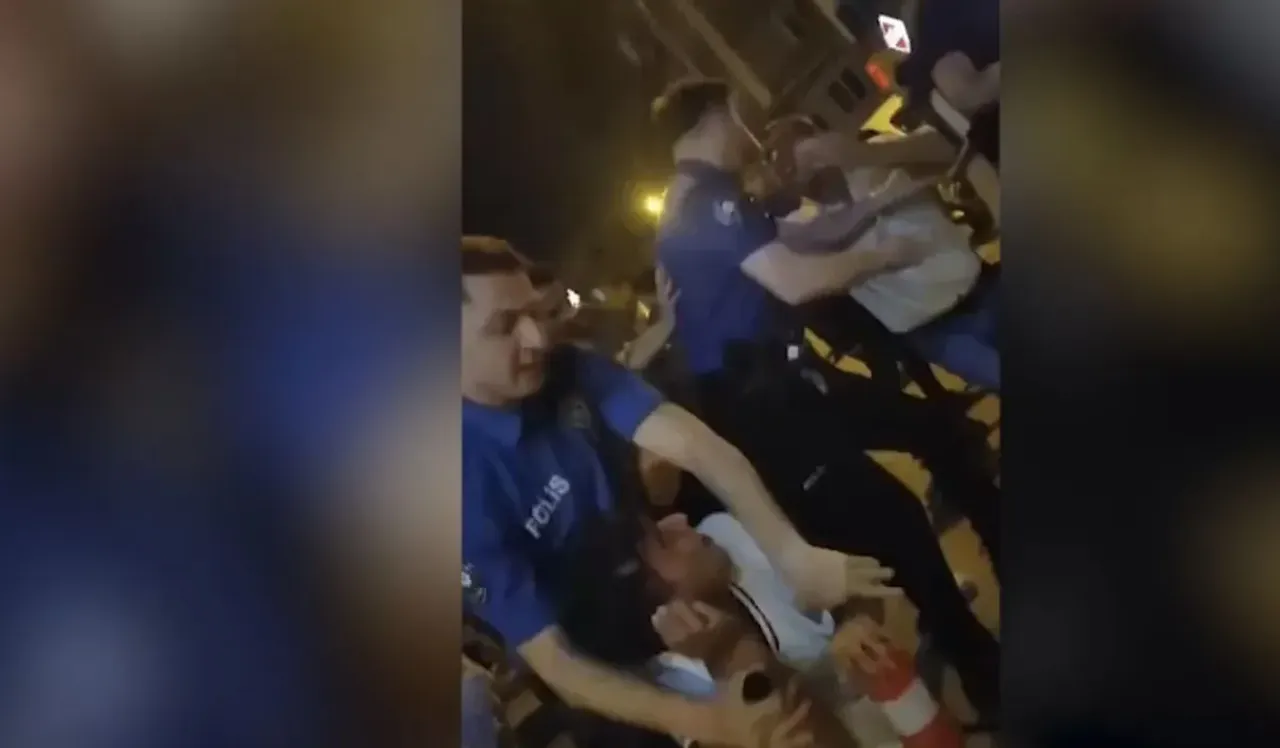 İstanbul'da yüksek sesli müzik gerginliği! Polislere saldırdılar