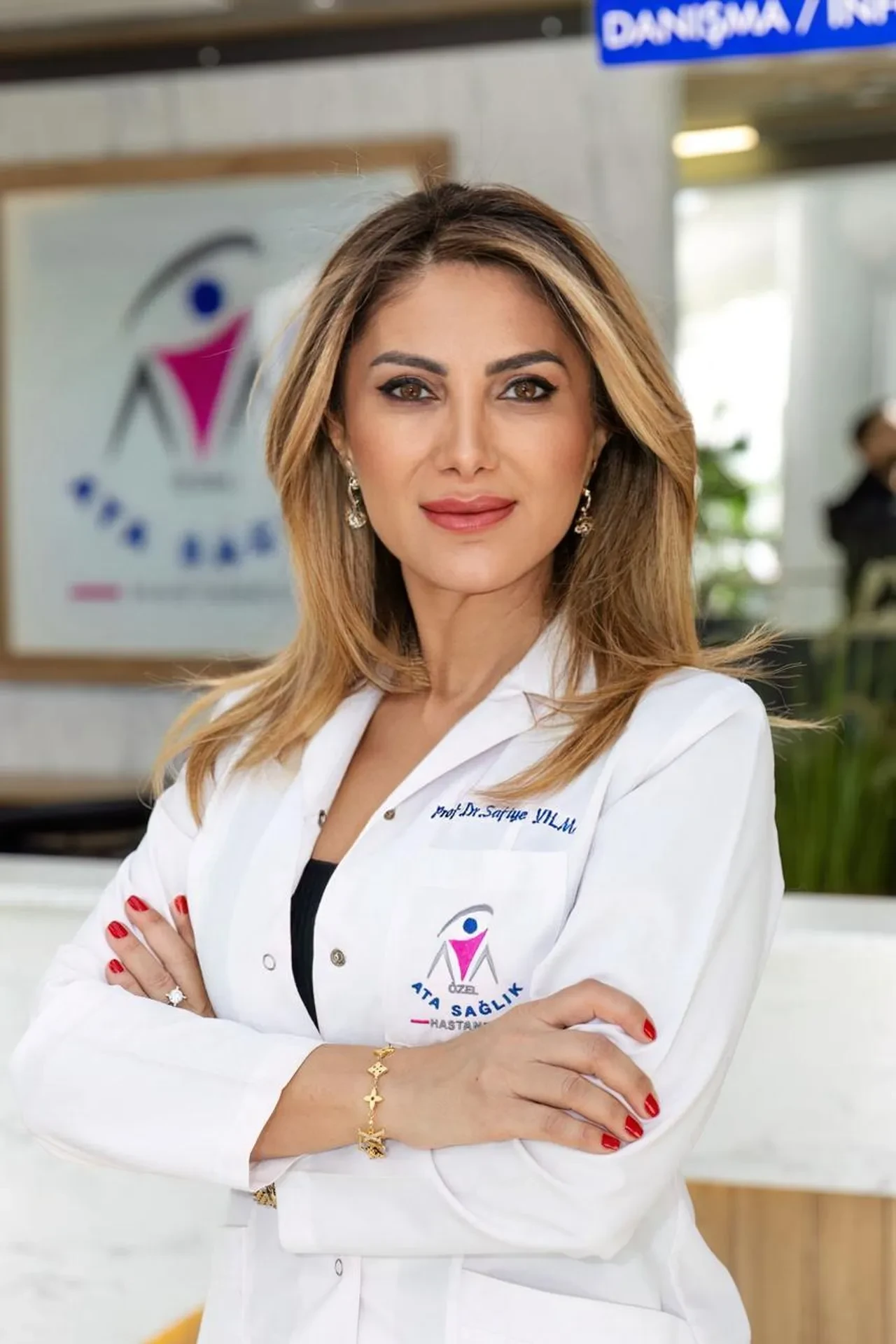 İzmir’de Excimer Lazer Dönemi: Prof. Dr. Safiye Yılmaz’dan Görme Kusurlarında Yeni Nesil Yaklaşım