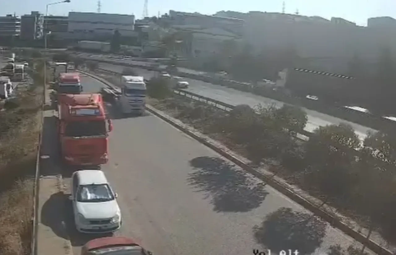 Kocaeli'de katliam gibi kaza! Otomobiller hurdaya döndü: Çok sayıda can kaybı var