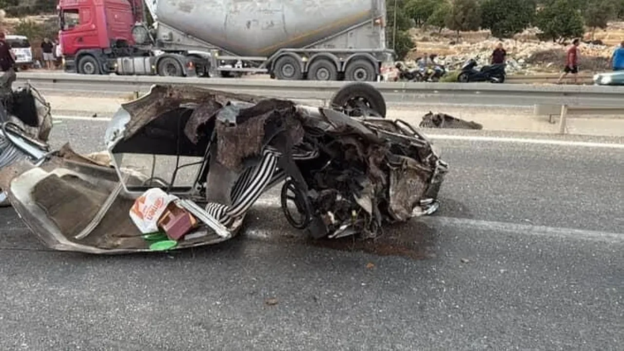 Kontrolünü kaybetti, bariyerlere girdi! Korkunç kazada 1 ölü, 1 yaralı