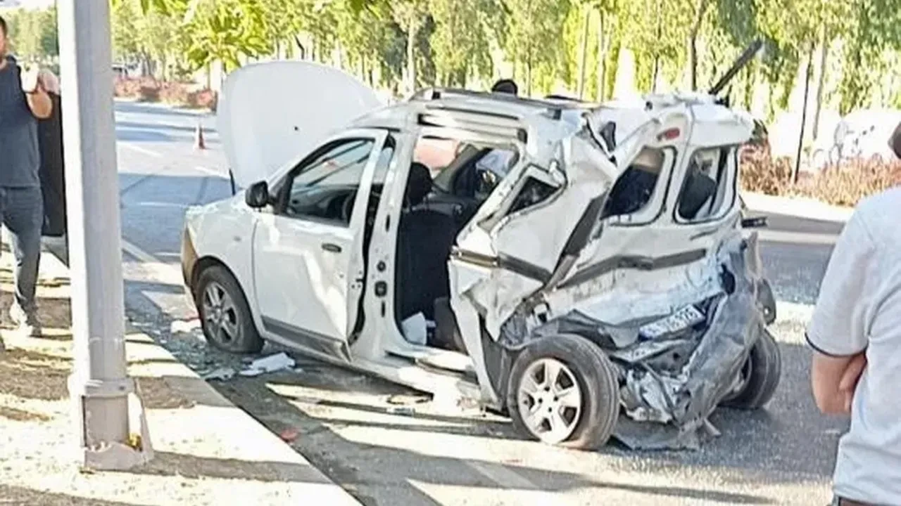 Küçükçekmece’de feci kaza 4 yaralı