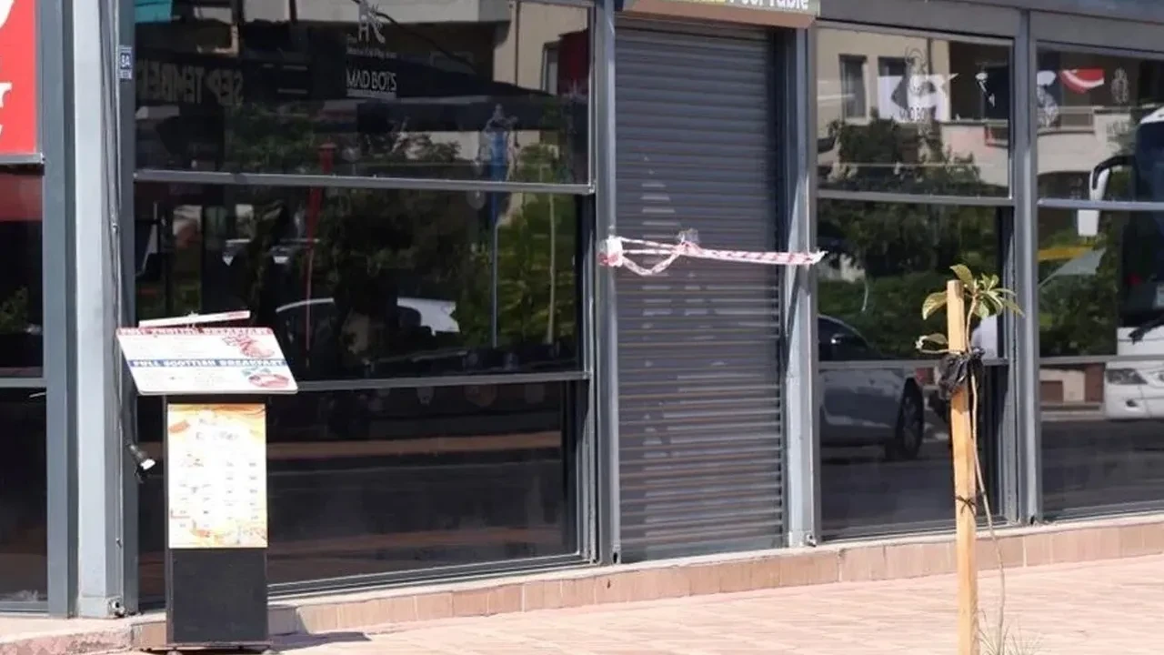 Marmaris'te turistlerin dövüldüğü işletmeye mühür! Mekan sahibi konuştu: 'Bayrağımıza küfrettiler'