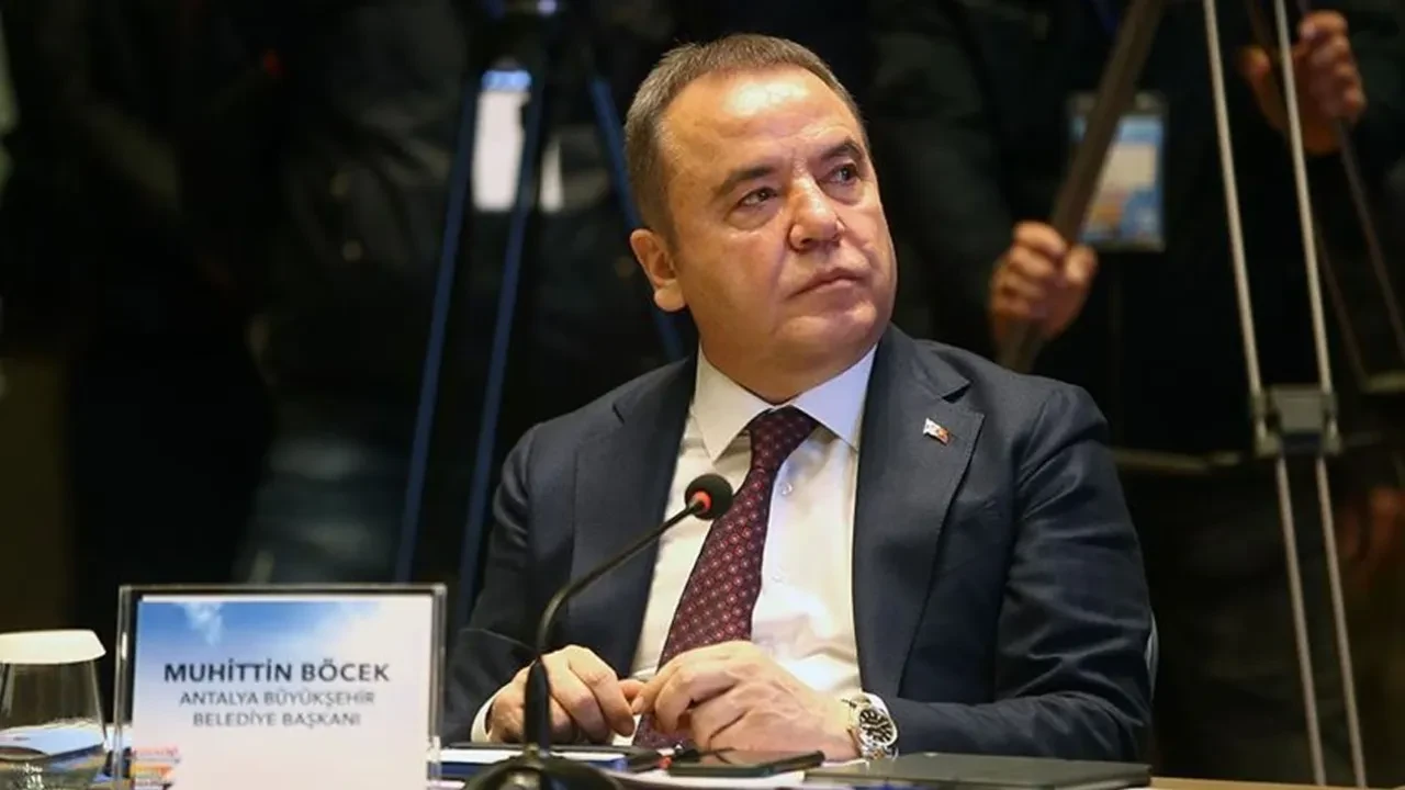 Muhittin Böcek hastaneye kaldırıldı