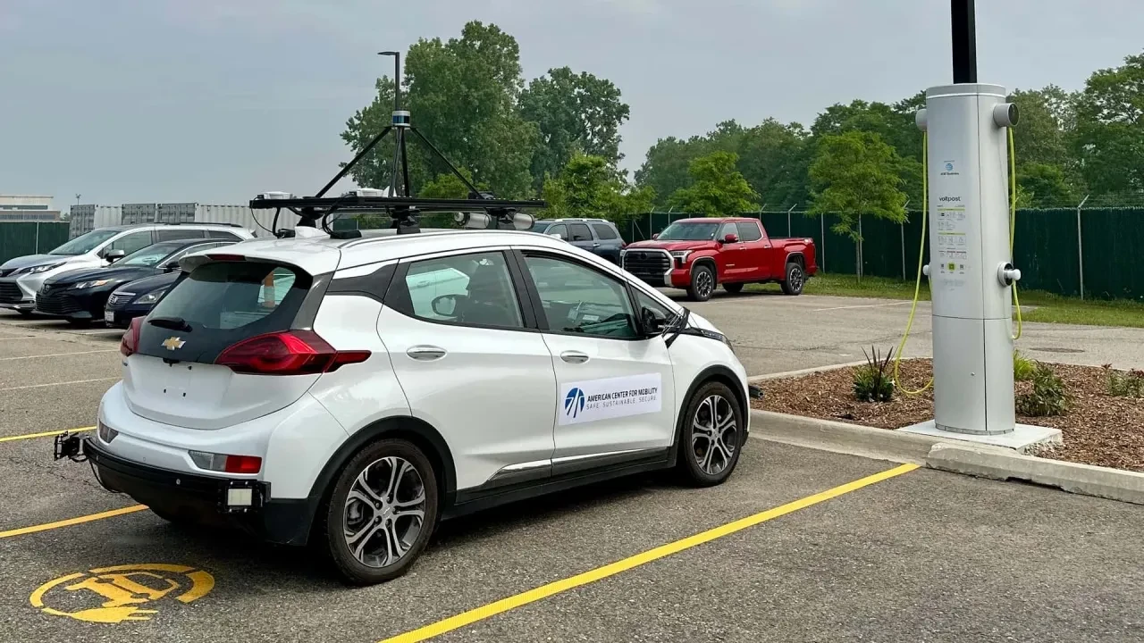 Sokak lambaları artık elektrikli araç şarj cihazı oluyor: İlk adım atıldı