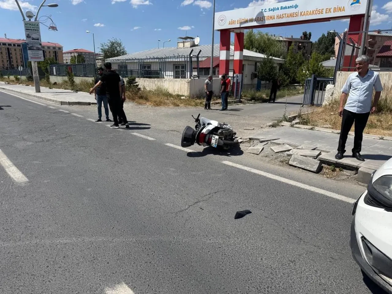 Ağrı'da feci kaza! Metrelerce savrulan karı koca can verdi