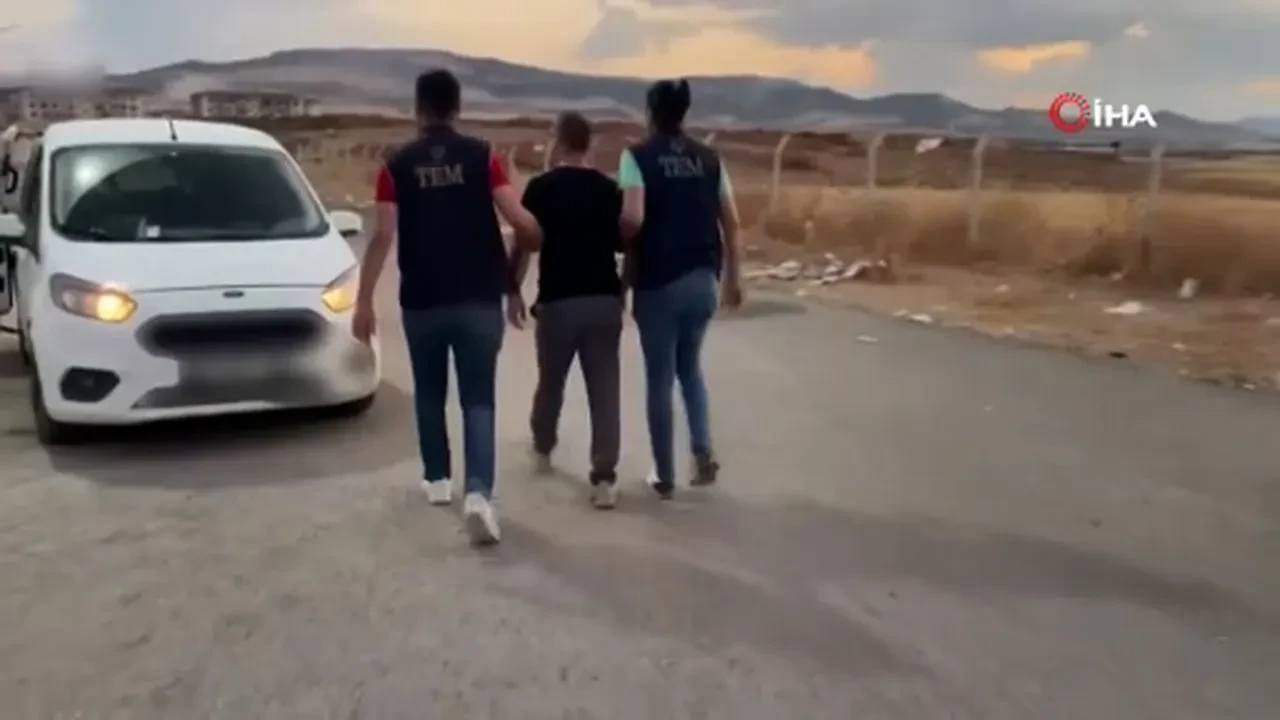 Bakan Yerlikaya duyurdu! 64 ilde FETÖ operasyonu: Çok sayıda gözaltı var 