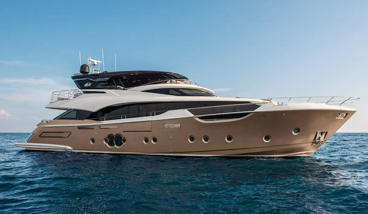 Bodrum'da kayalıklara çarpan lüks yatın sahibi Galatasaray'ın ünlü siması çıktı