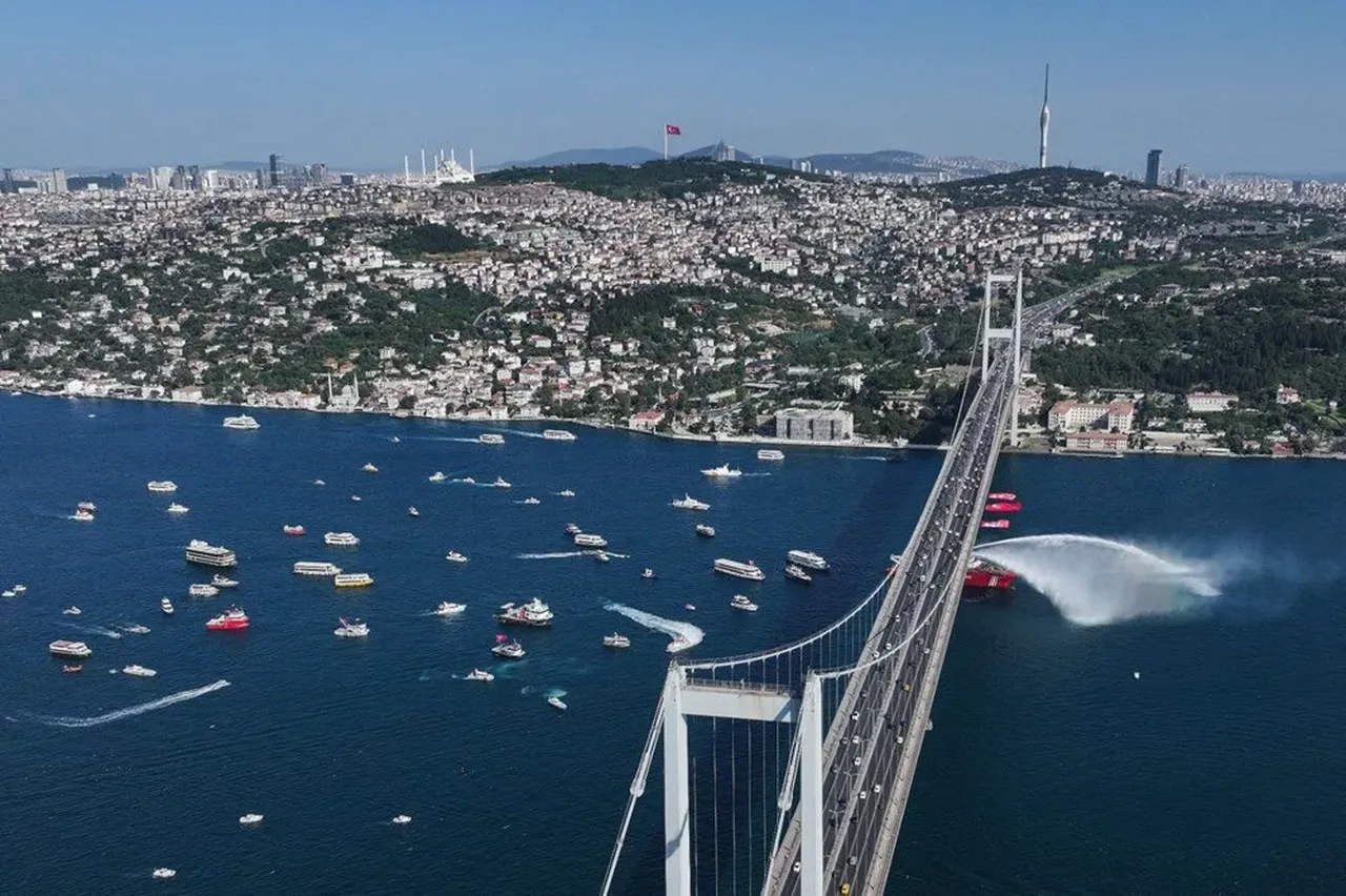 Boğaz'da gurur dolu görüntüler! 253 şehidin anısına 253 tekne