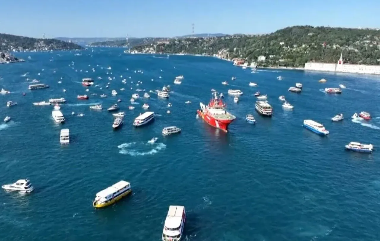 Boğaz'da gurur dolu görüntüler! 253 şehidin anısına 253 tekne