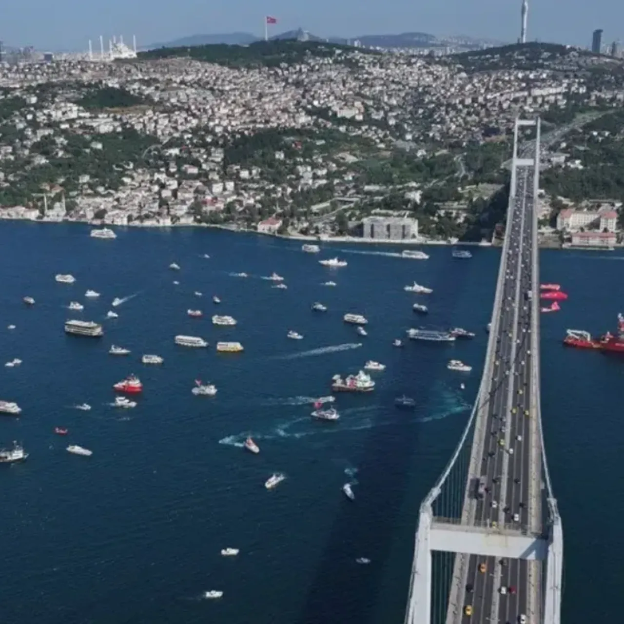 Boğaz'da gurur dolu görüntüler! 253 şehidin anısına 253 tekne