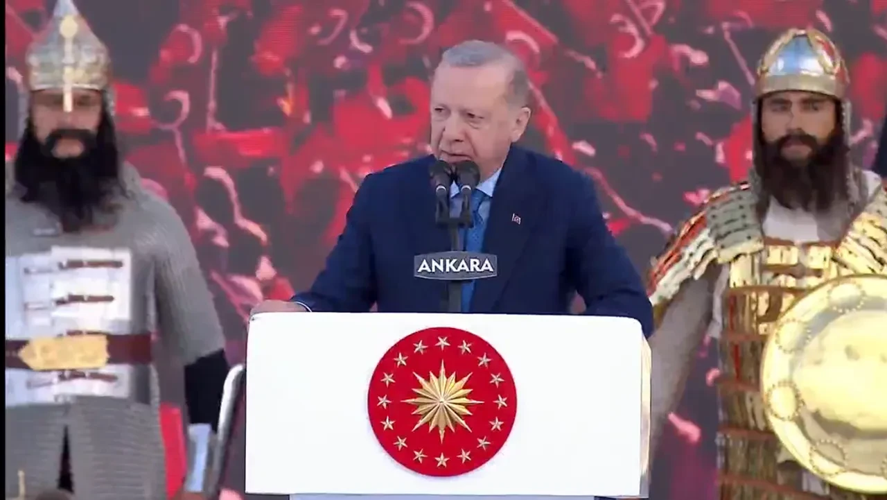 Cumhurbaşkanı Erdoğan'dan Gölbaşı'nda net 15 Temmuz mesajı! 'Ruhunu 1 dolara satan alçaklar'