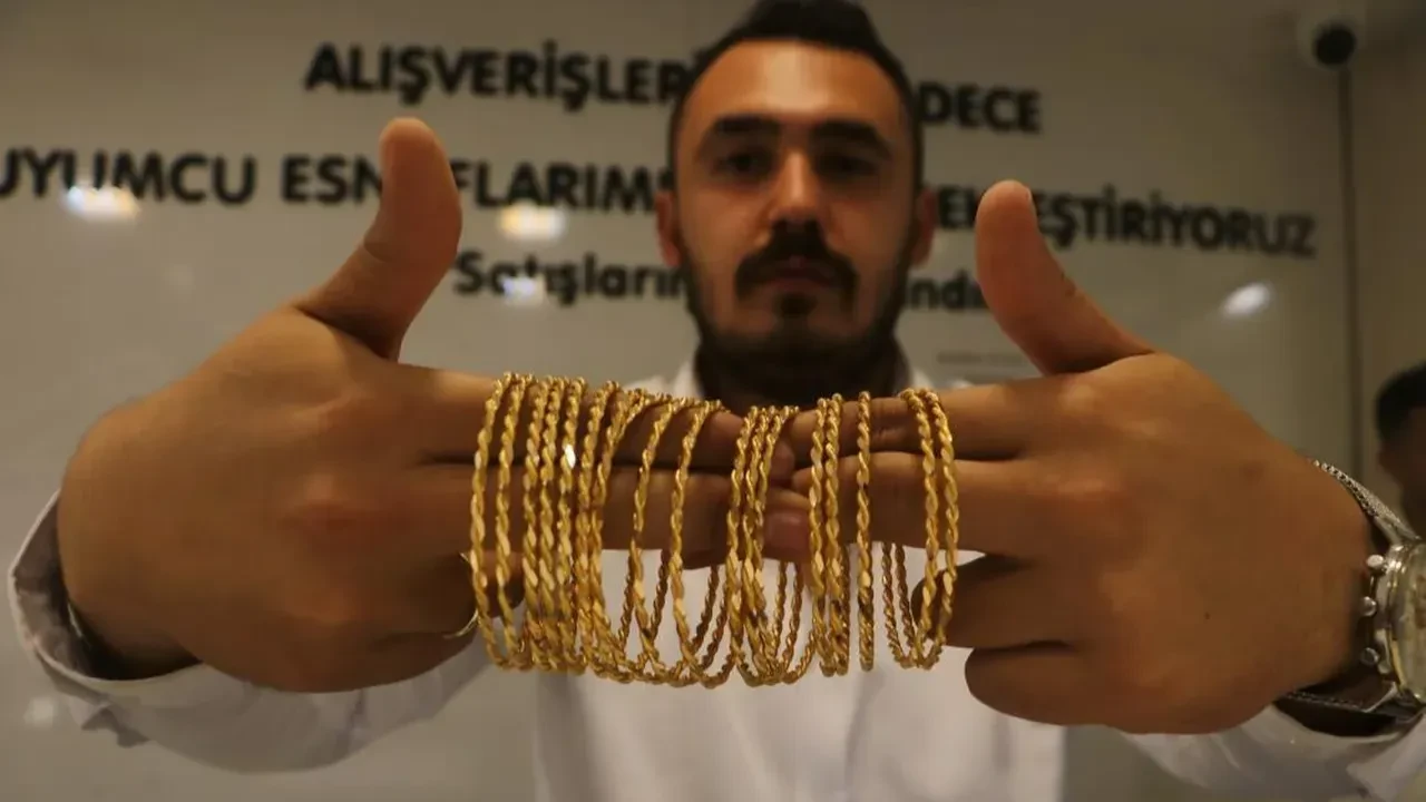Hangi altını almak daha mantıklı? Yılların sarrafından yeni evleneceklere altın tavsiye
