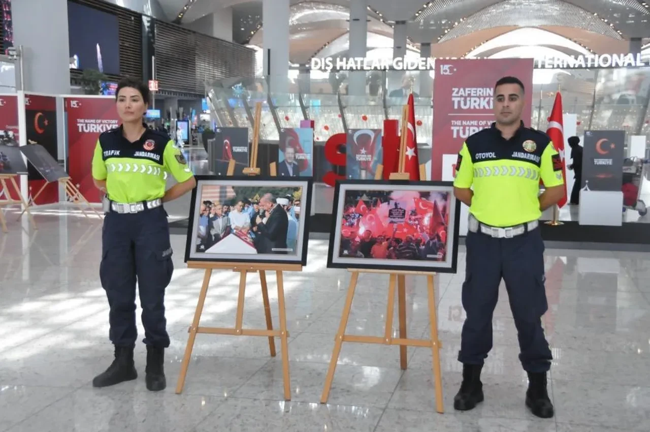 İstanbul Havalimanı’nda 15 Temmuz sergisine yoğun ilgi
