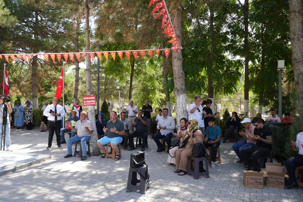Kahraman Şehit Ömer Halisdemir kabrinde minnetle anıldı