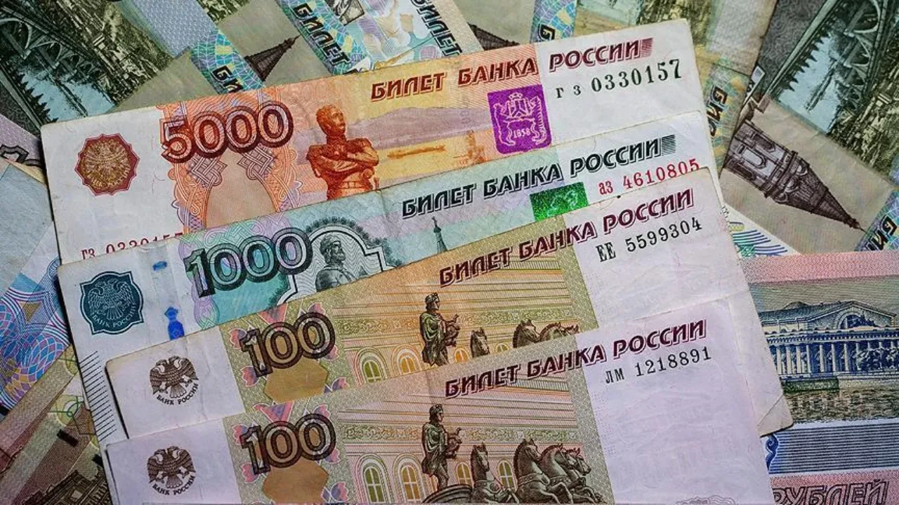 Ruble 2 yılın zirvesinde