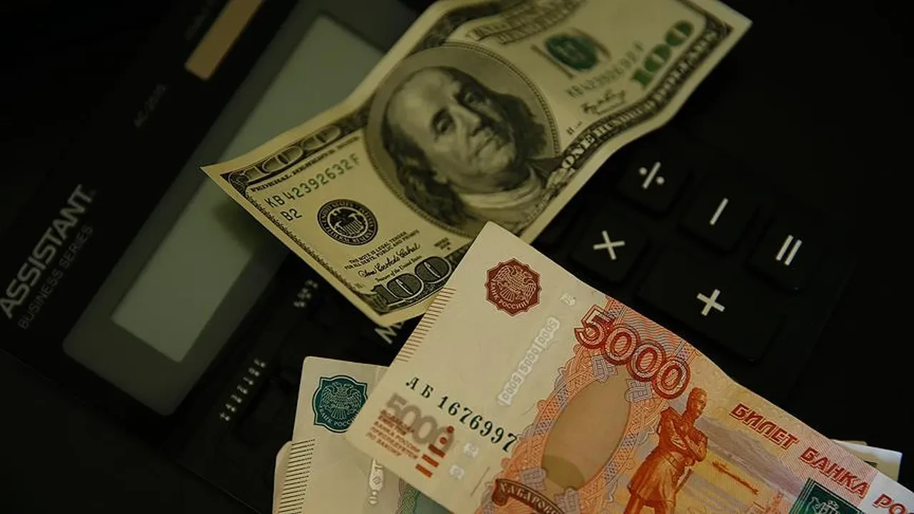 Ruble 2 yılın zirvesinde