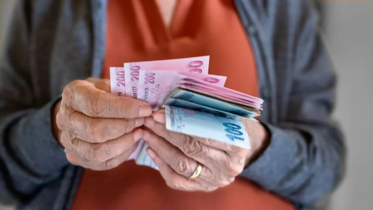 SSK ve BAĞKUR emeklilerine zamlı maaş ne zaman yatacak?