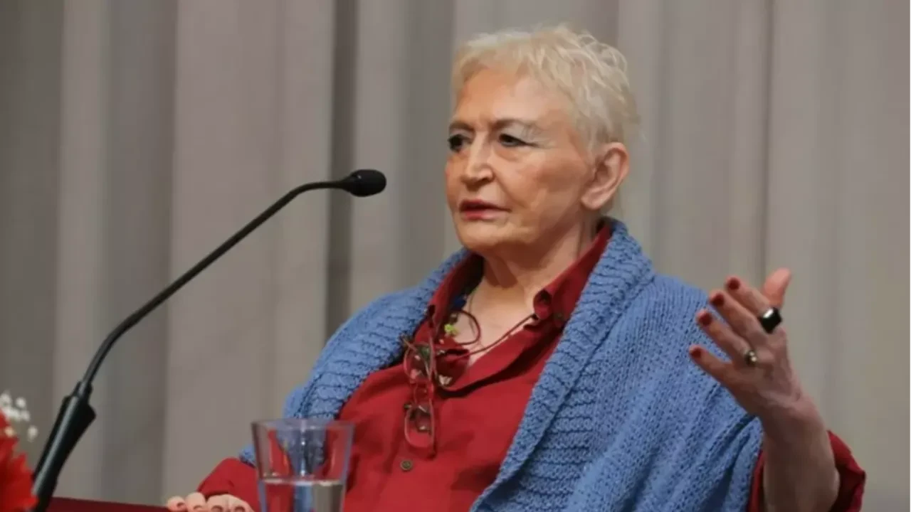 Ünlü edebiyatçı Pınar Kür hayatını kaybetti! 