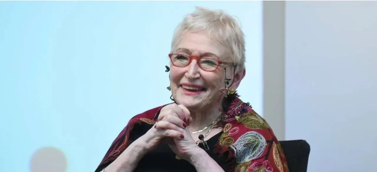 Ünlü edebiyatçı Pınar Kür hayatını kaybetti!