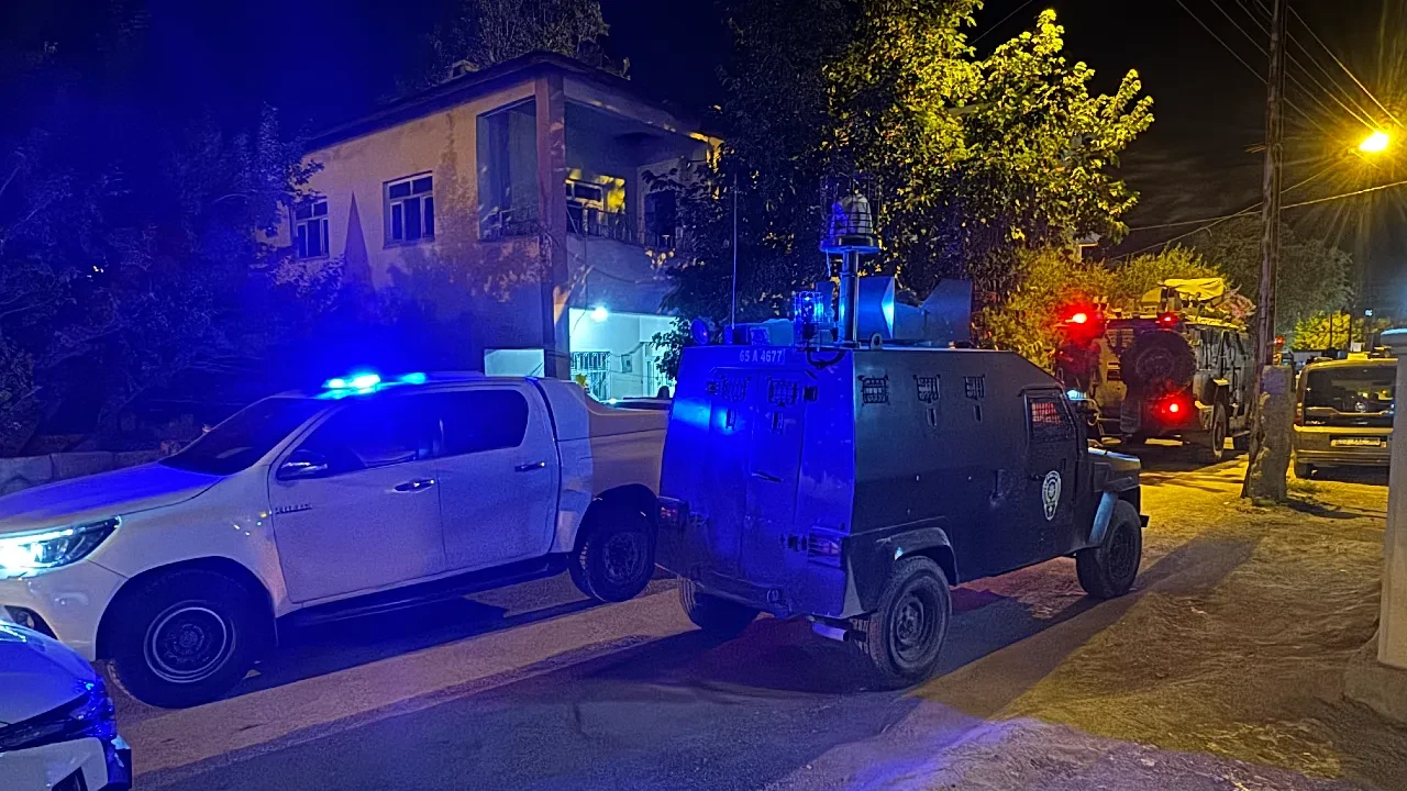 Van'da silahlı saldırı! Baba öldü, 3 kızı yaralı
