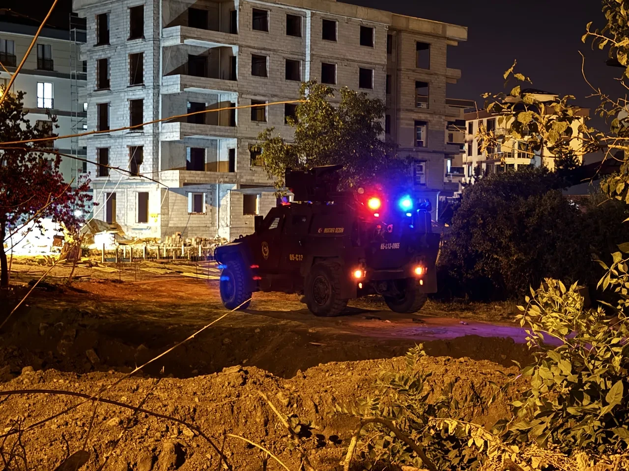 Van'da silahlı saldırı! Baba öldü, 3 kızı yaralı