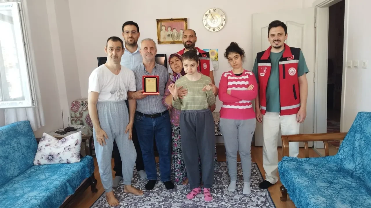 Zoru başardılar! Yarım asırlık çifte teşekkür plaketi