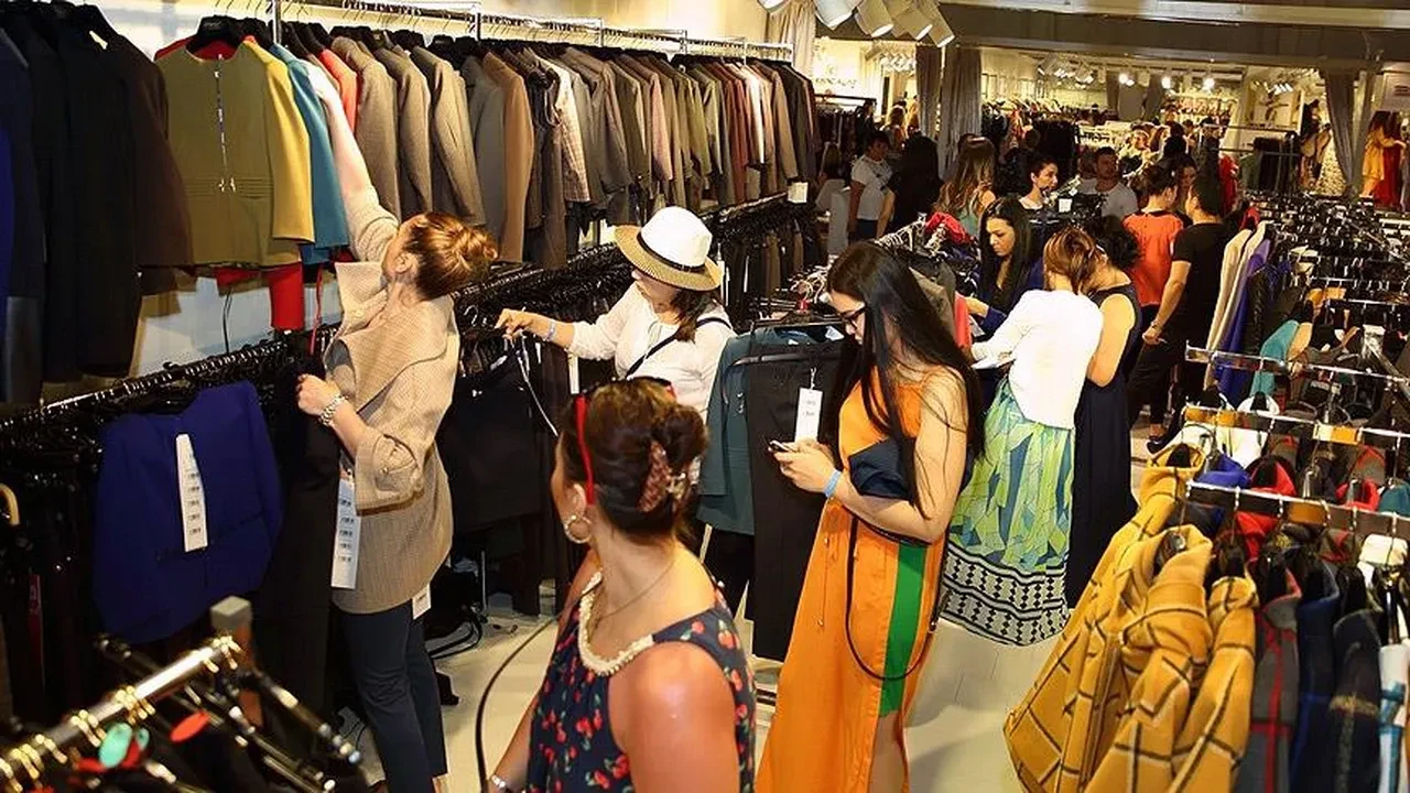 Alışverişte dünya devleriyle yarışıyoruz! Kıyafete servet döken ülkeler açıklandı: Bakın Türkiye kaçıncı sırada