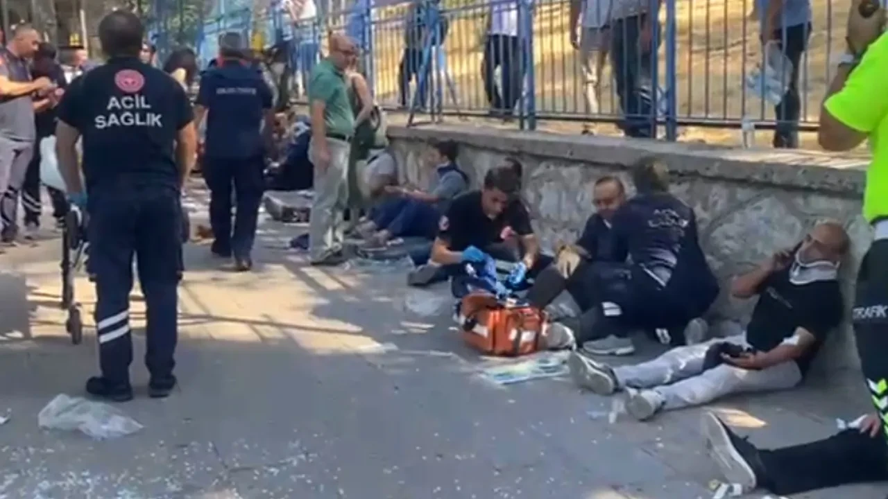 Ankara'da belediye otobüsü kaza yaptı! Yaralılar var