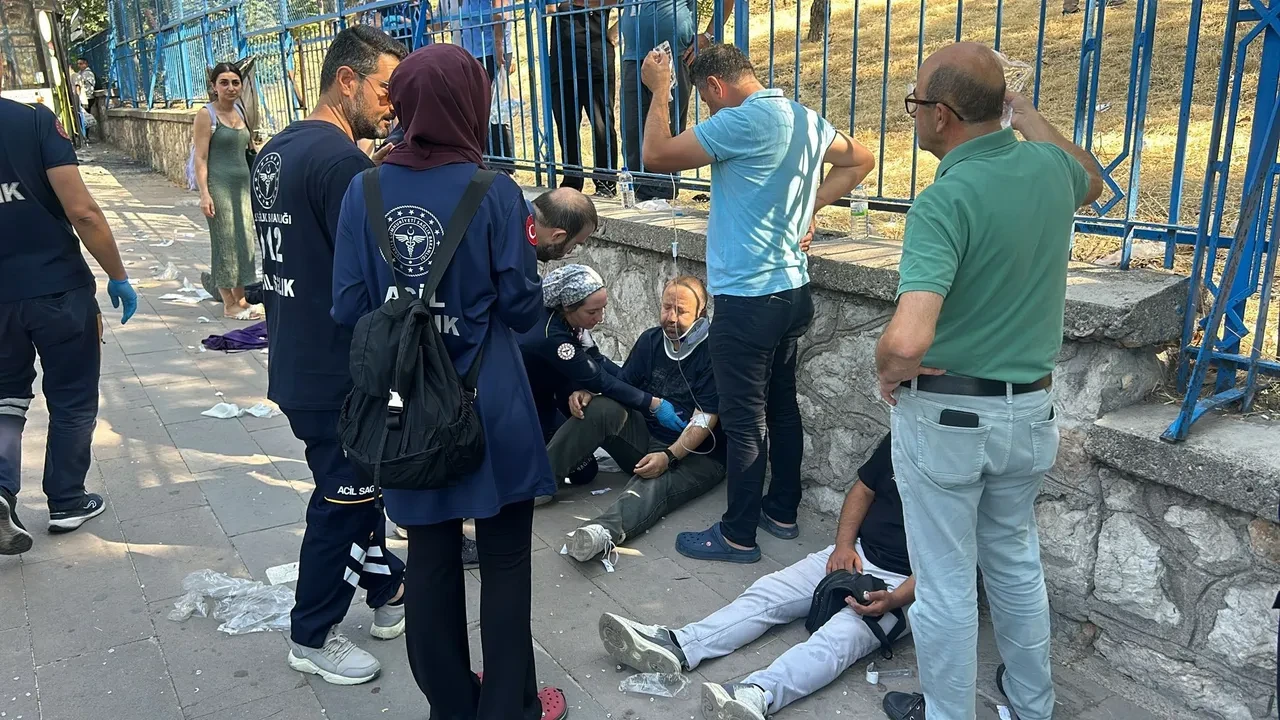 Ankara'da belediye otobüsü kaza yaptı! Yaralılar var