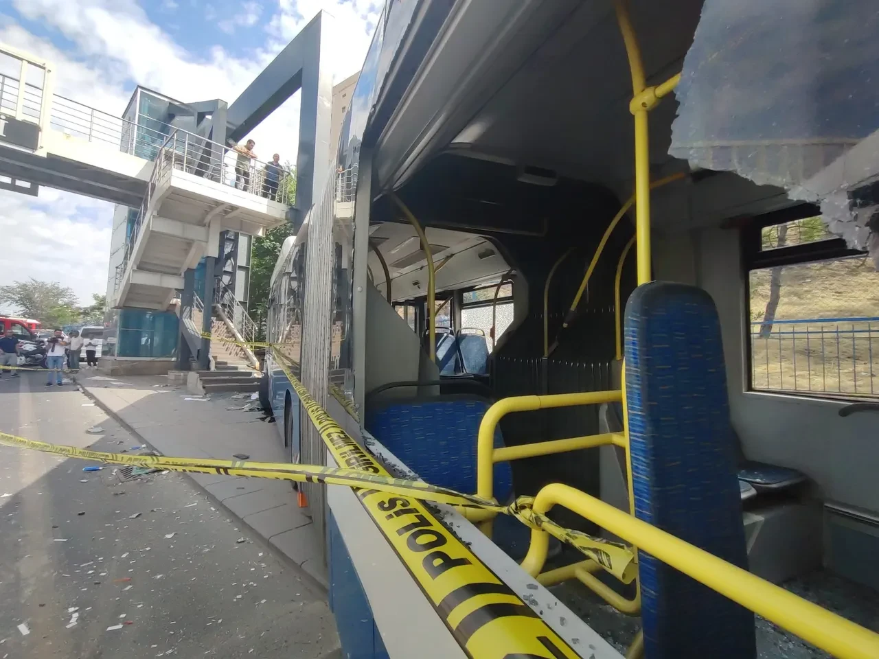 Ankara'da belediye otobüsü kaza yaptı! Yaralılar var