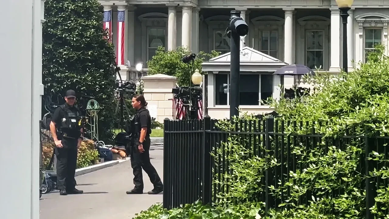 Beyaz Saray'da güvenlik alarmı! Girişler kapatıldı