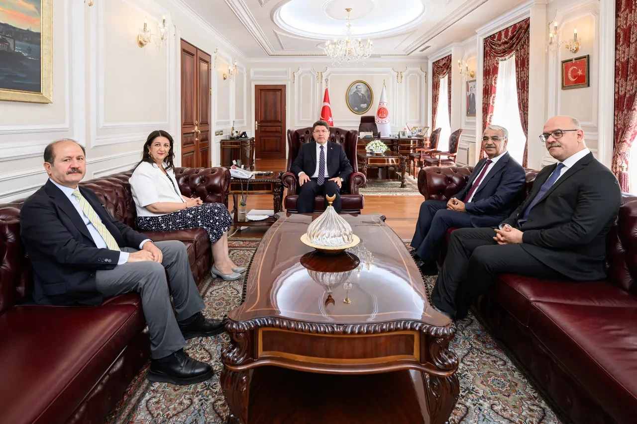 DEM Parti heyeti, Bakan Tunç ile görüştü