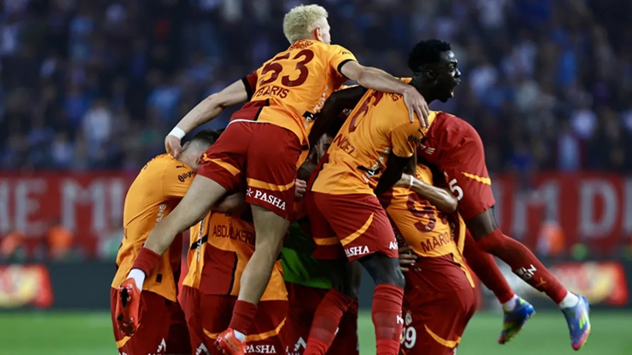 /spor/galatasaraydan-10-numara-hamlesi-yunan-basini-surpriz-ismi-duyurdu-3234623
