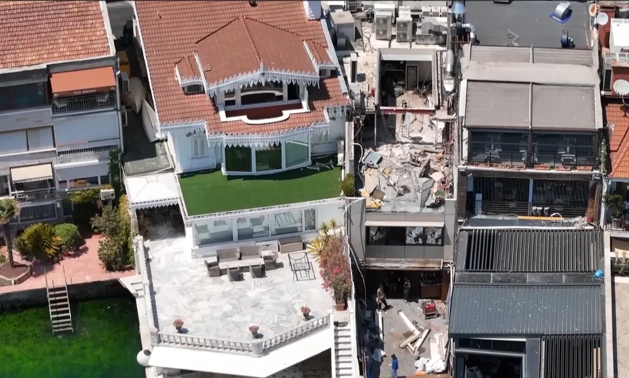 İstanbul Boğazı'nda lüks yıkım! Kaçak yapılar yerle bir ediliyor