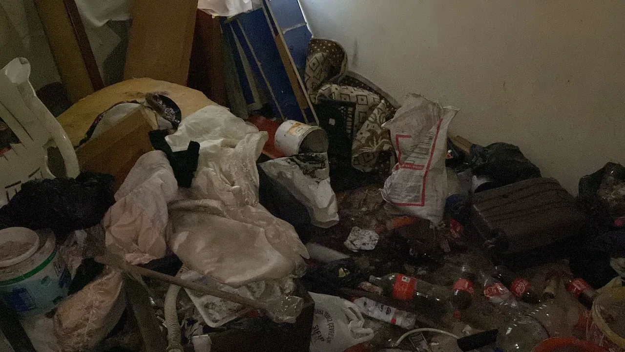 Kiracı evden kaçtı, dairenin halini görenler şoke oldu! 'Kendi evimize bile giremiyorduk'