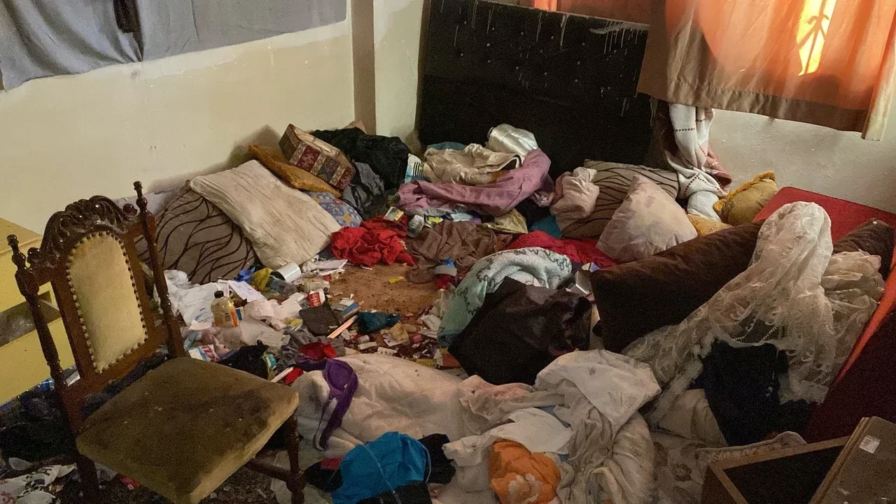 Kiracı evden kaçtı, dairenin halini görenler şoke oldu! 'Kendi evimize bile giremiyorduk'