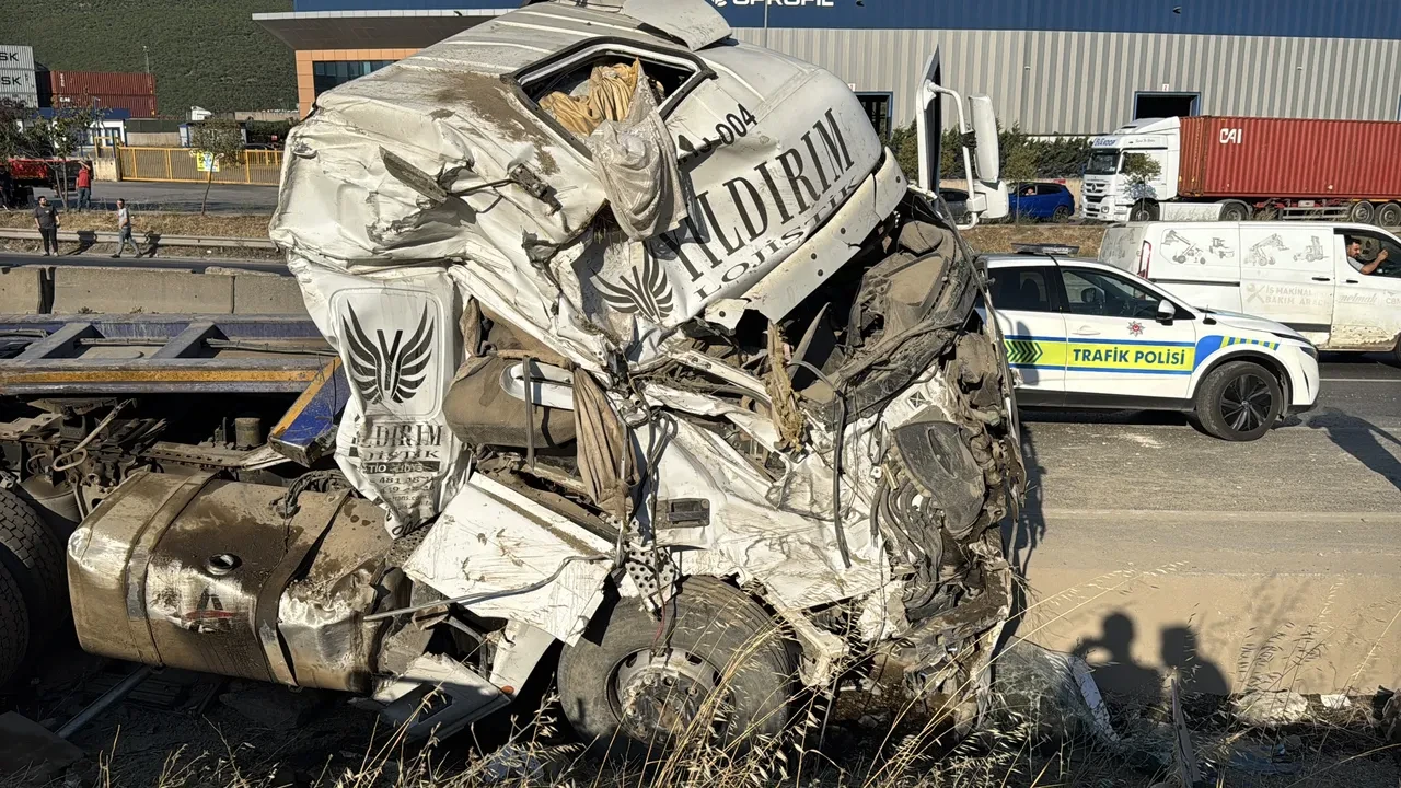 Kocaeli'de 5 kişinin öldüğü kazada tır sürücüsü tutuklandı