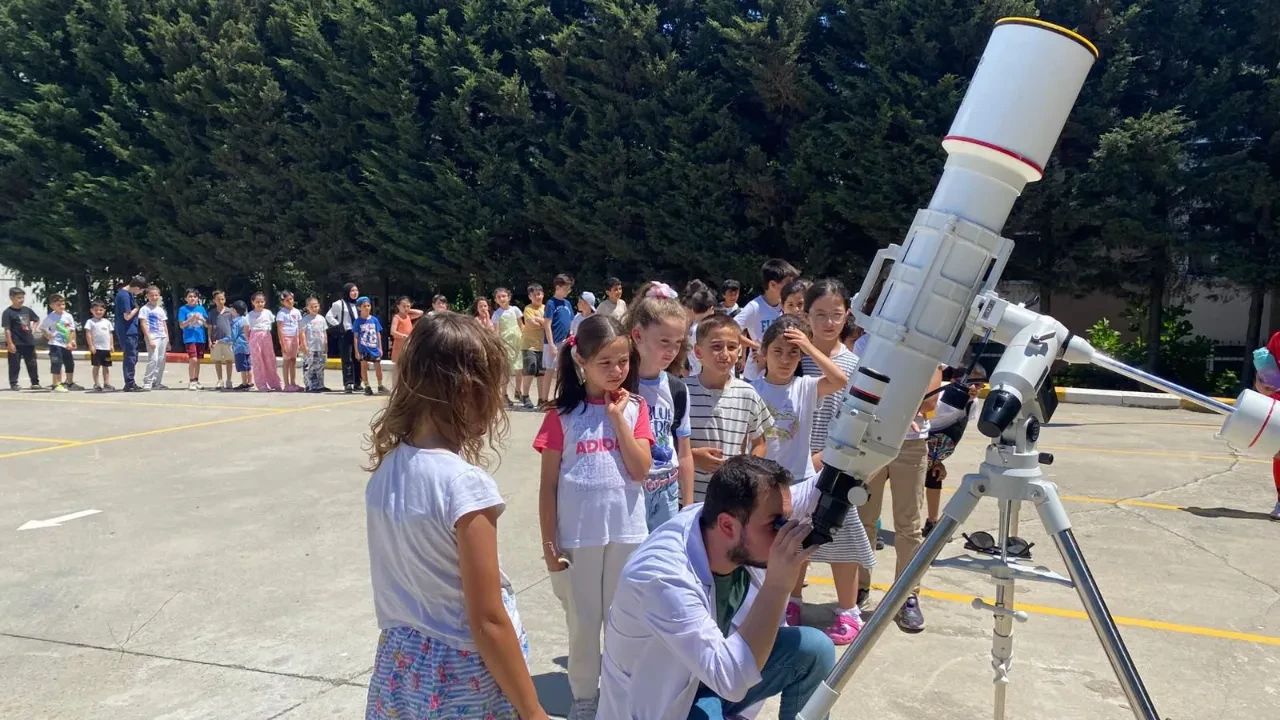 Öğrenciler yaz tatilinde Yaz Bilim Kampına yöneldi: Atölyelerde geleceği kodluyorlar!